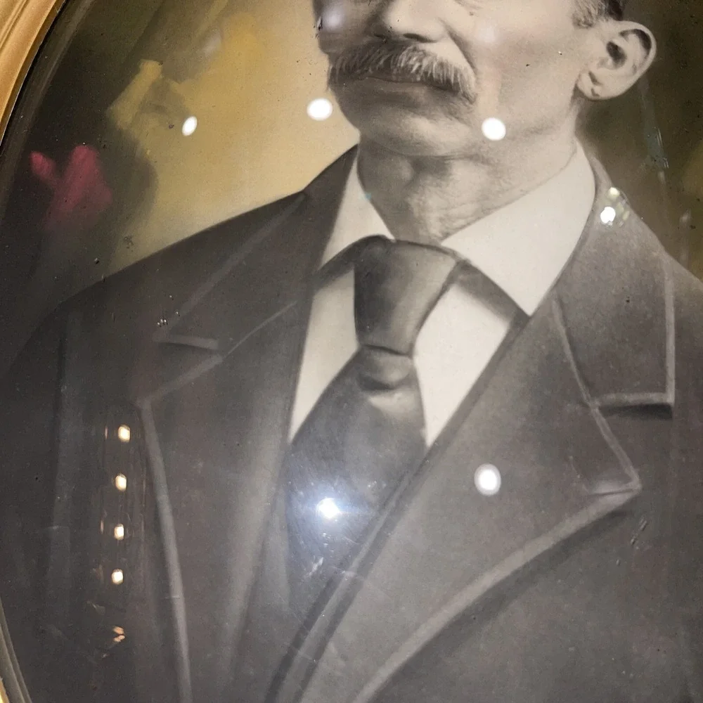 Vintage Man Picture Gold Oval Frame Bubble glass Ancestry Chicago Portrait